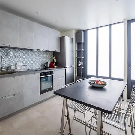 Tour Eiffel Loft Apartment