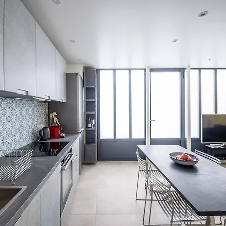 Tour Eiffel Loft Apartment *